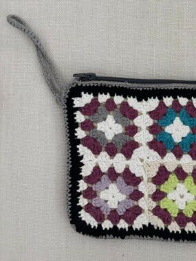 Crocheted multi-color patchwork clutch/wristlet